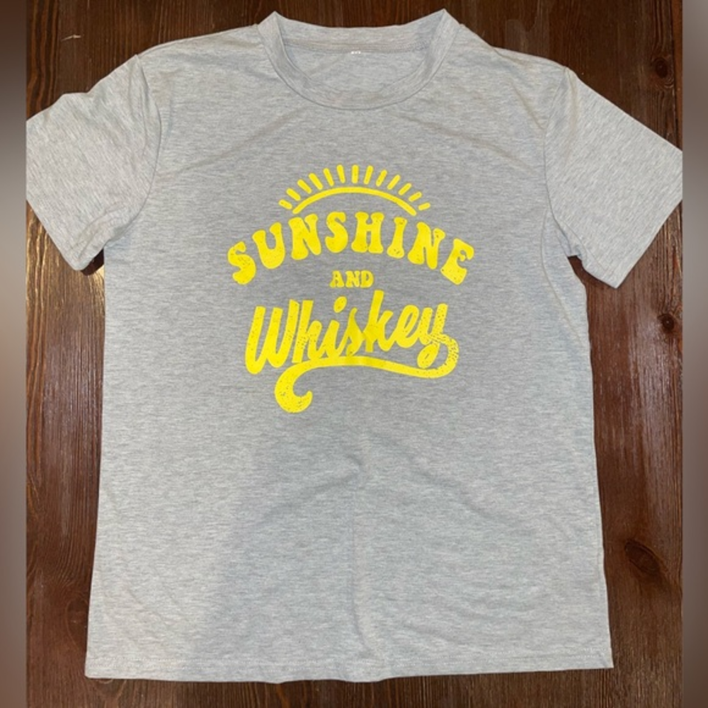 5 for $25 ❄️ Sunshine and Whiskey‎ Tee Size Medium